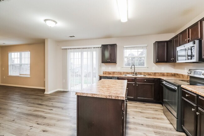 Building Photo - 4933 Broad Leaf Ct