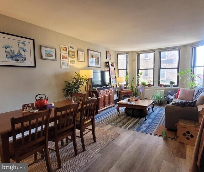 Building Photo - 135 S 19th St