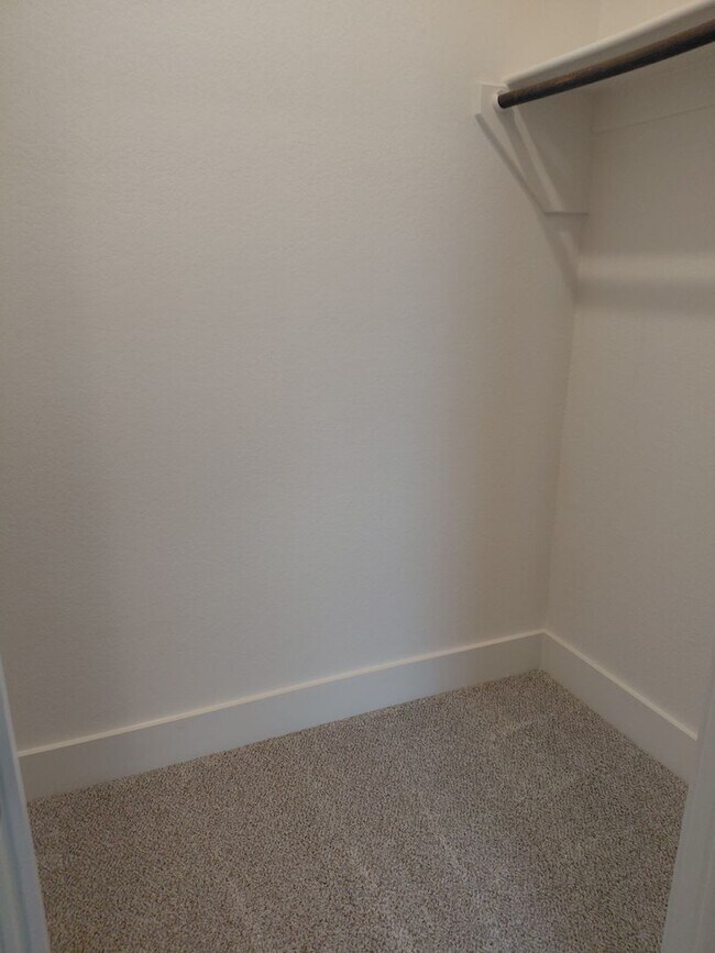 Building Photo - 3/2/2 - GODLEY - COMMUTER Friendly