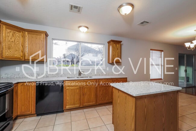 Building Photo - 17621 Cranbrook Rd