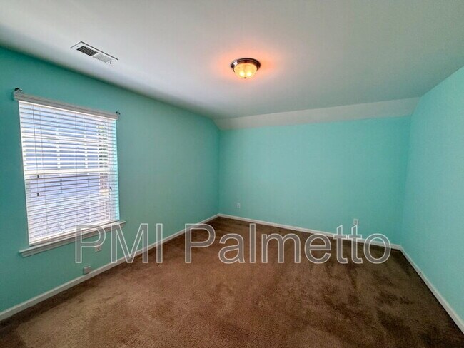 Building Photo - 1064 Kingston Village Loop