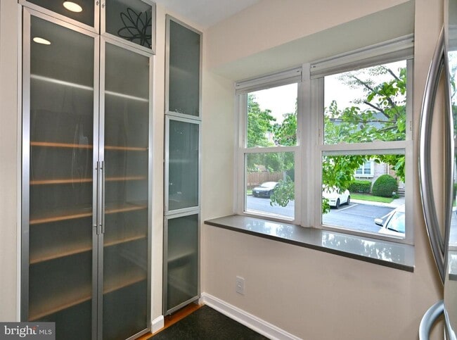 Building Photo - Discover an exquisite opportunity to lease a stunning end-of-row townhouse in the prestigious Bet...