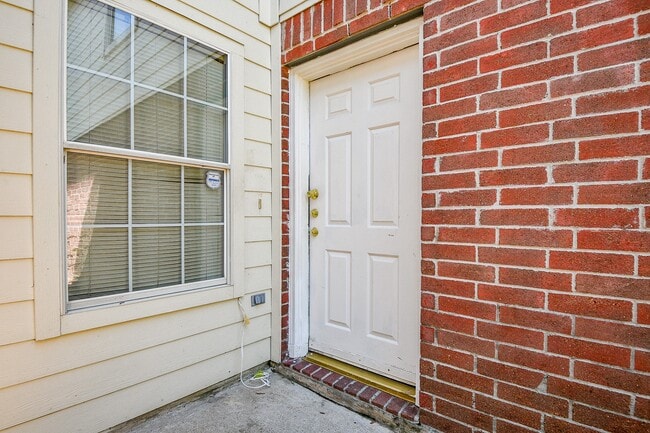 Building Photo - 13979 Maximos Dr