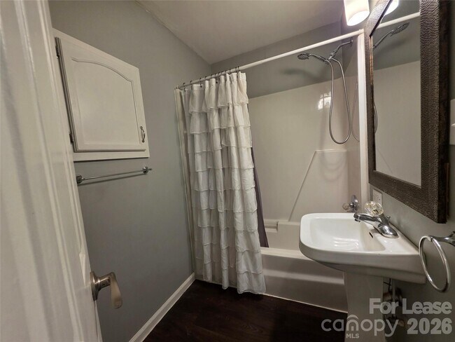 Building Photo - 221 Auten Cir