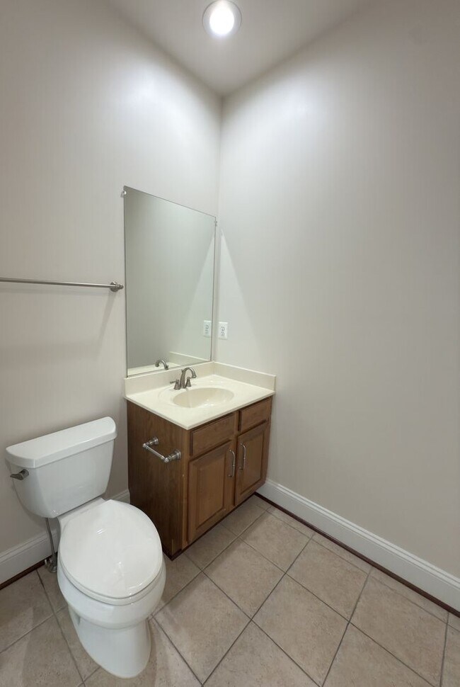 Building Photo - Spacious 4 Bed 5.5 Bath Home in Annandale,...