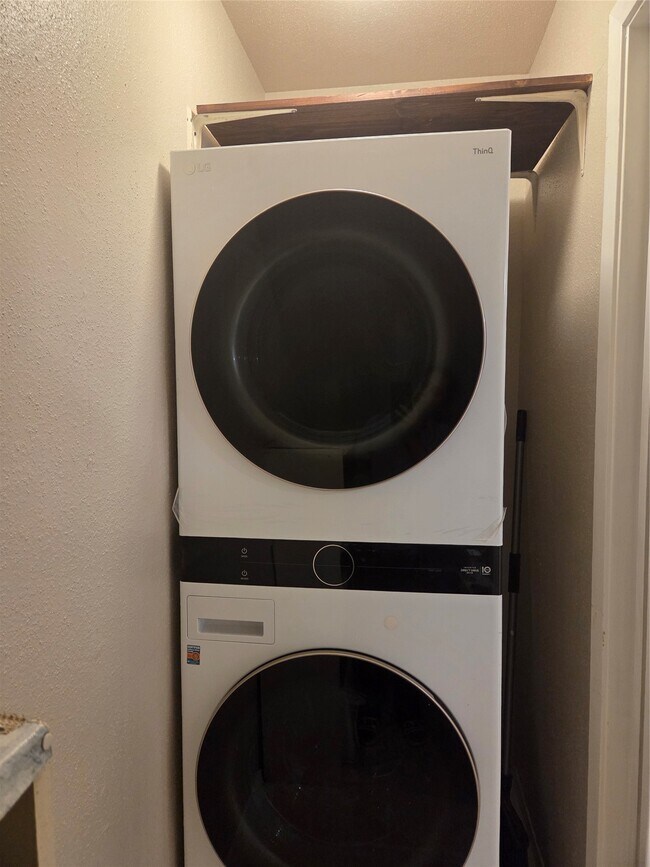 Building Photo - 14777 Wunderlich Dr