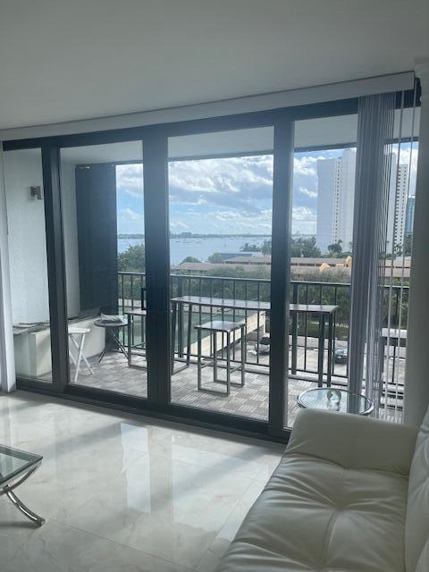 Building Photo - 5600 N Flagler Dr