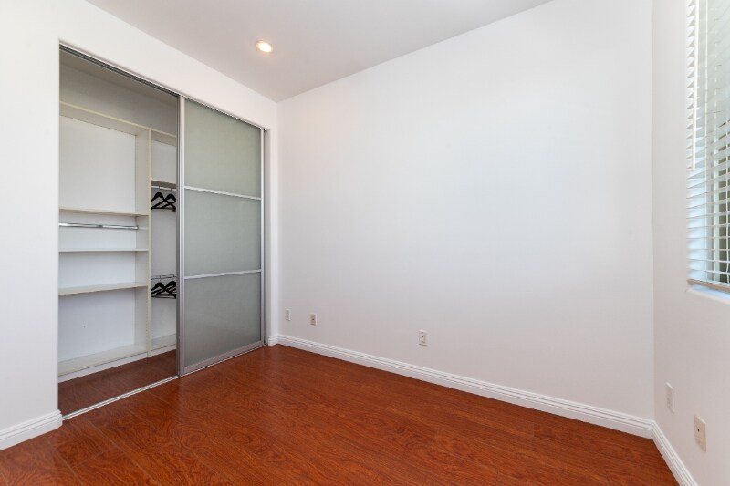 Building Photo - 5303 Satsuma Ave