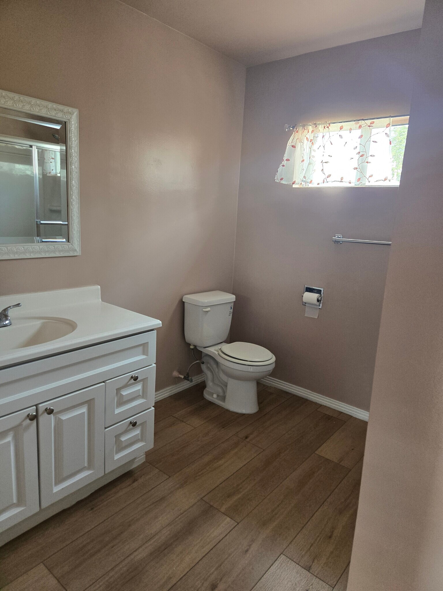 Building Photo - 5723 Hazeltine Ave