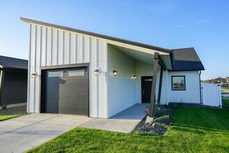 Building Photo - Just Completed  Beautiful Two Bedroom Two ...