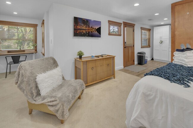 Building Photo - 1072 Johnson Ave