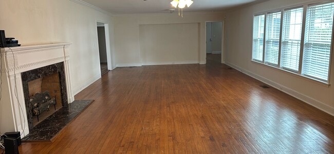 Building Photo - Nice 4 bedroom/5.5 bath home on N. Ocean Boulevard