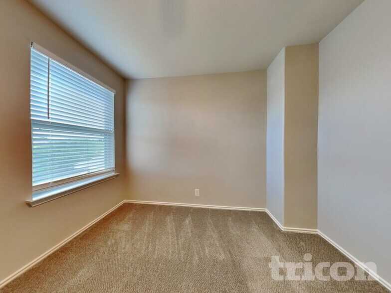 Building Photo - 240 Dragon Ridge Rd