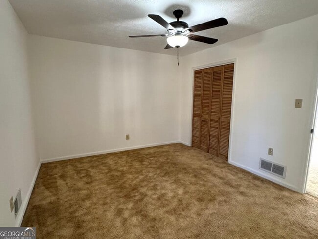 Building Photo - 501 Valleyview Dr