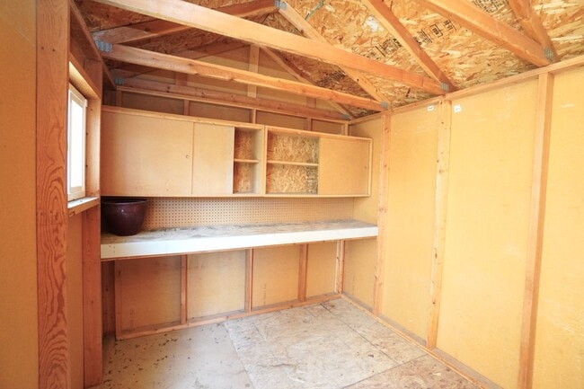 Building Photo - 1445 W Silver Salmon Dr