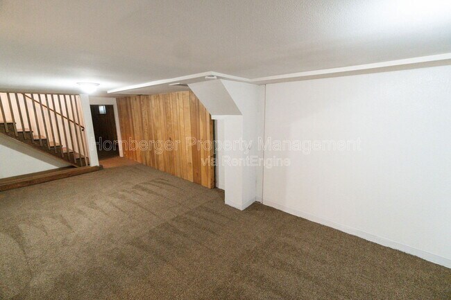 Building Photo - 4206 N Oak St