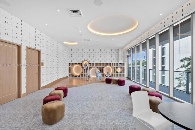 Building Photo - 2655 S Bayshore Dr