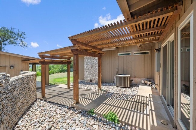 Building Photo - 6501 Mesa Dr