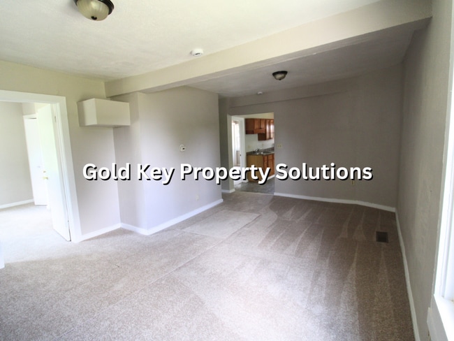 Building Photo - Nicely remodeled 2 BR 1 BA with Garage and...