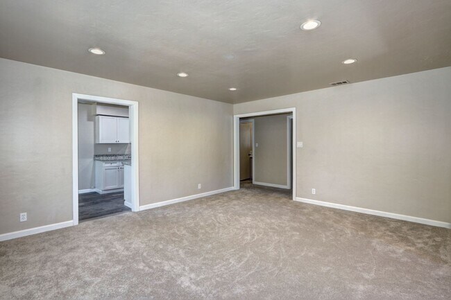 Building Photo - 5400-5402 Folsom Blvd