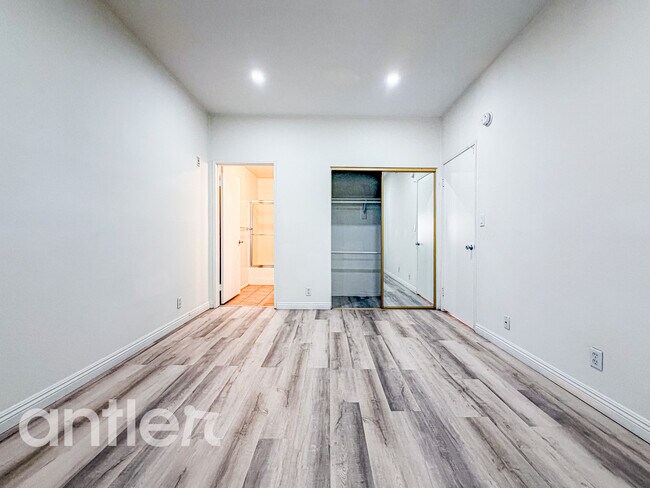 Building Photo - 11933 Goshen Ave