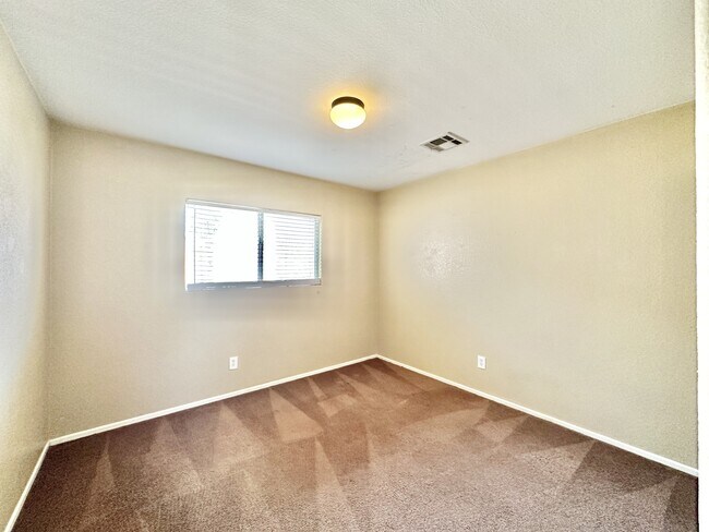 Building Photo - 717 Jewel Tower St