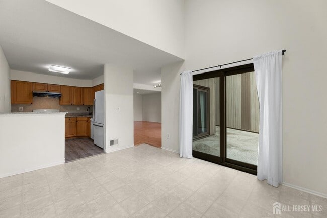 Building Photo - 65 Diamond Ln