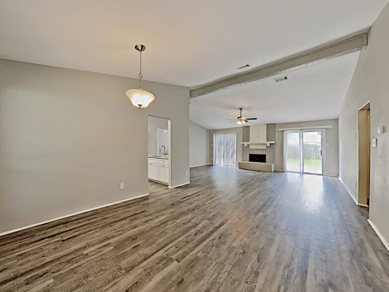 Building Photo - 206 Kalmia Dr