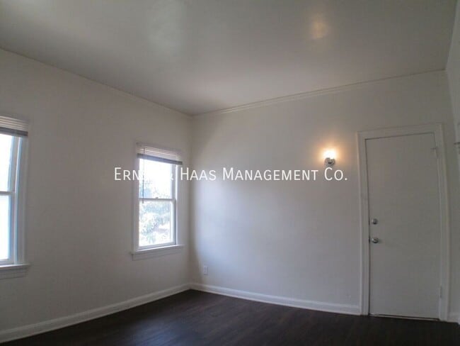 Building Photo - 944 Maine Ave
