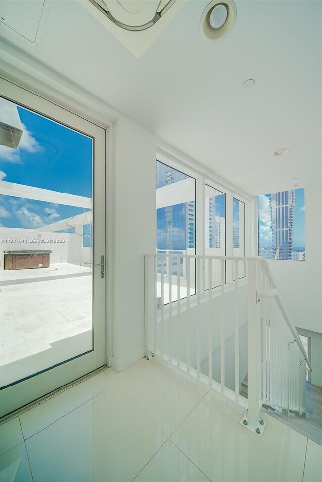 Building Photo - 601 NE 27th St