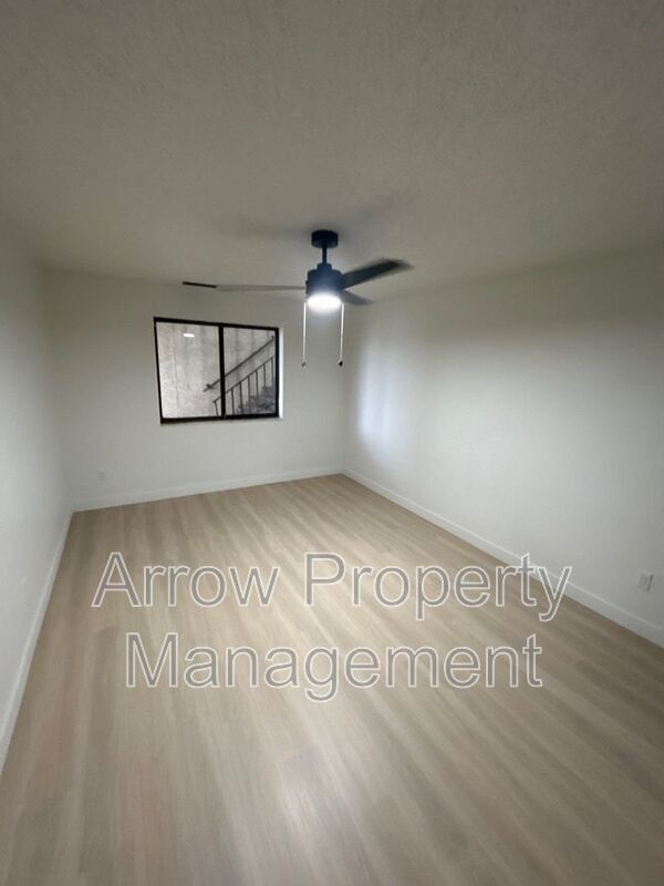 Building Photo - 203 E Arbor Ave