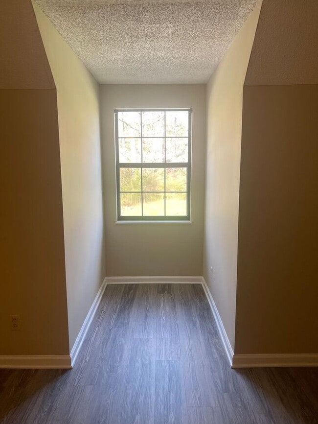 Building Photo - Charming 2-Bed, 2-Bath Townhouse in NW Kno...