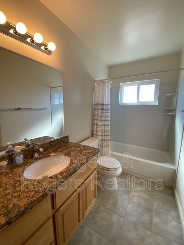 Building Photo - 1124 Song Ct