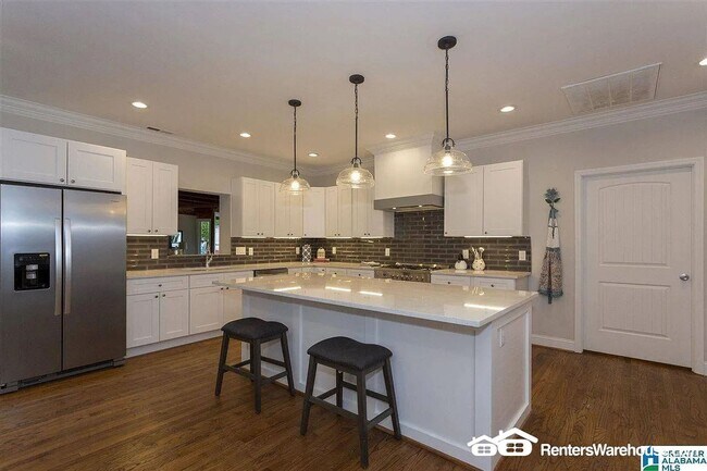 Building Photo - Remarkable 5 bedroom 6 bathroom estate loaded with charm
