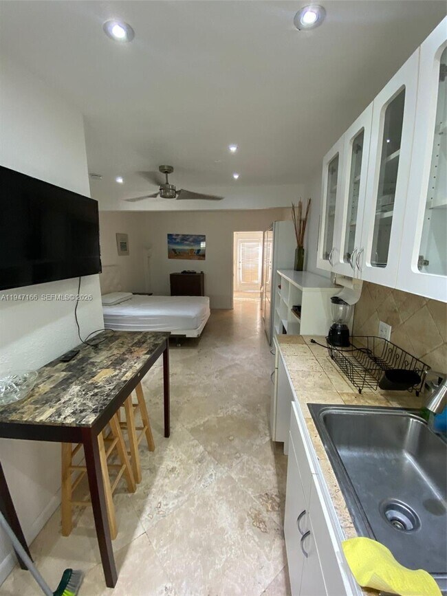 Building Photo - 635 8th St