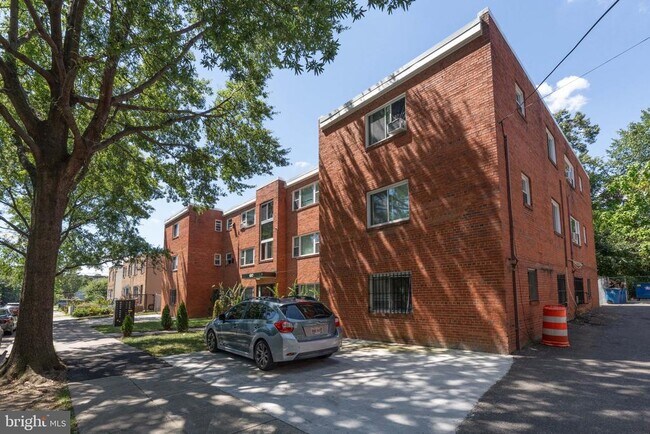 Building Photo - 610 57th St NE