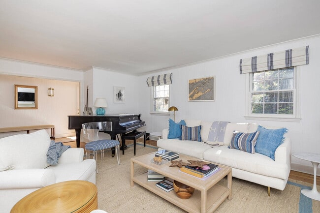 Building Photo - 72 Davids Ln