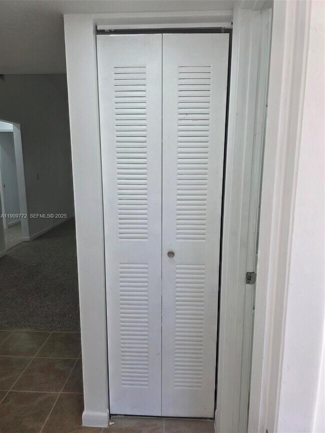 Building Photo - 1500 Jefferson Dr