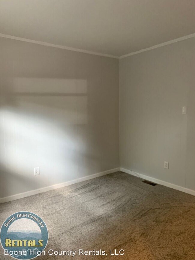 Building Photo - 2 br, 1 bath House - 459 White Oak Road