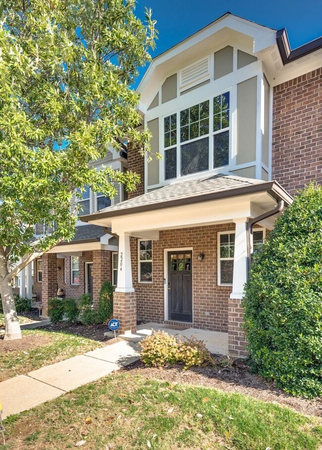Building Photo - Awesome 2BE/2.5BA in the Pristine Park at ...