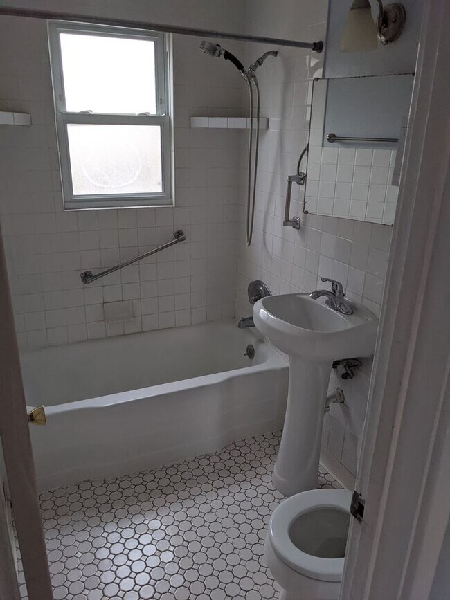 Building Photo - 470 S Pierson ST