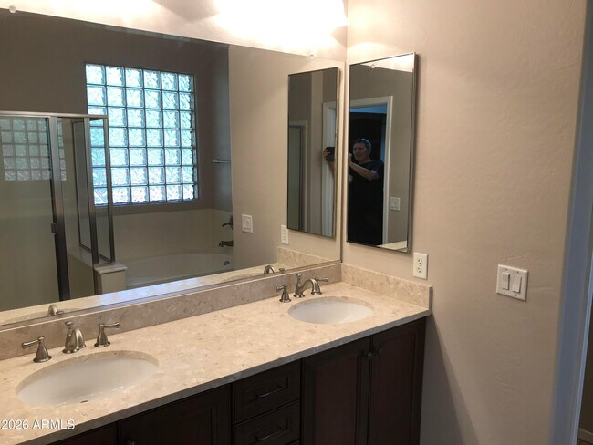 Building Photo - 4221 E Cullumber Ct