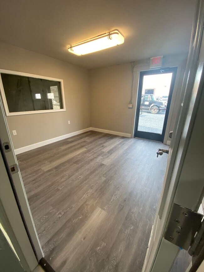 Building Photo - Warehouse space w/ small office AVAILABLE