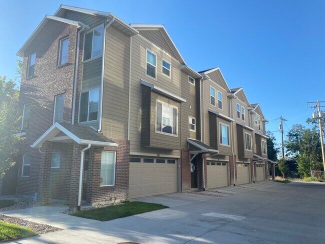 Building Photo - 361 W Reed Ave