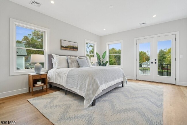 Building Photo - 15 Lake Rd