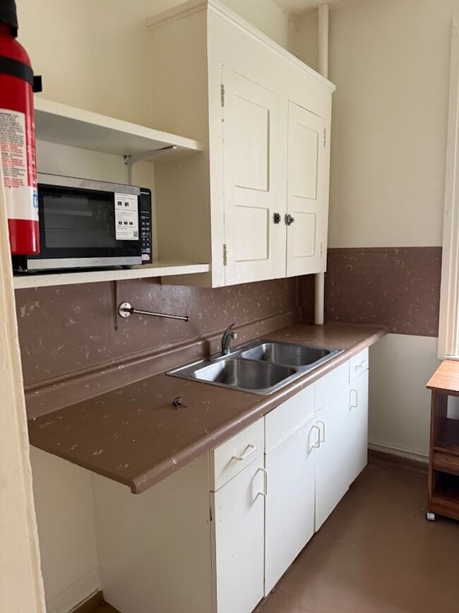 Building Photo - 1830 Perkiomen Ave