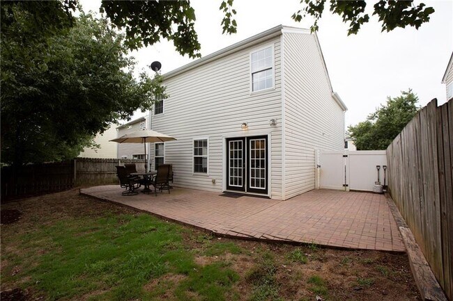 Building Photo - 312 Pieris Dr