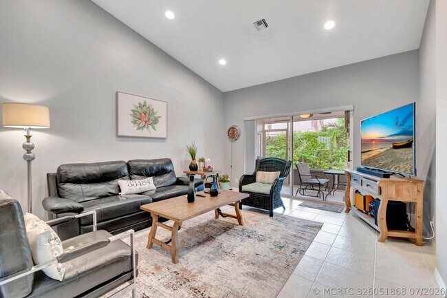 Building Photo - 6129 Heliconia Rd