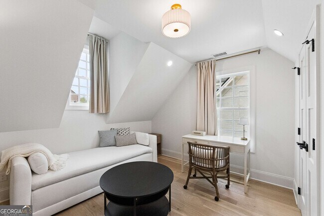 Building Photo - 11 Bourbon St