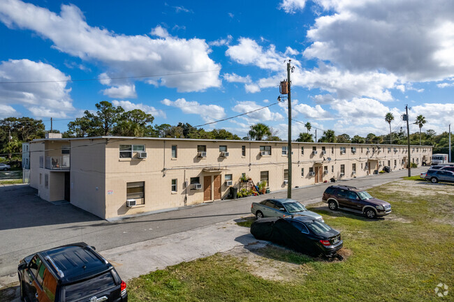 Building Photo - Rose Garden Apartments